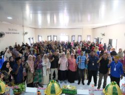 Husniah Bupati Gowa-Bulog Salurkan Bantuan Pangan Ke Masyarakat Bontomarannu