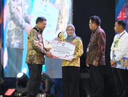 Dr. Hj. Husniah Raih Penghargaan Kemendagri atas Komitmen Menekan Kemiskinan dan Stunting